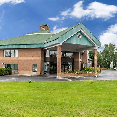 Quality Inn & Suites Hawkesbury Esterno foto