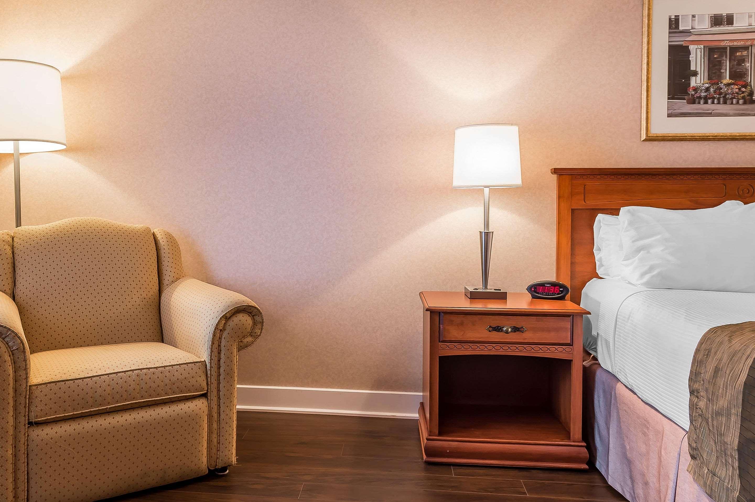 Quality Inn & Suites Hawkesbury Esterno foto