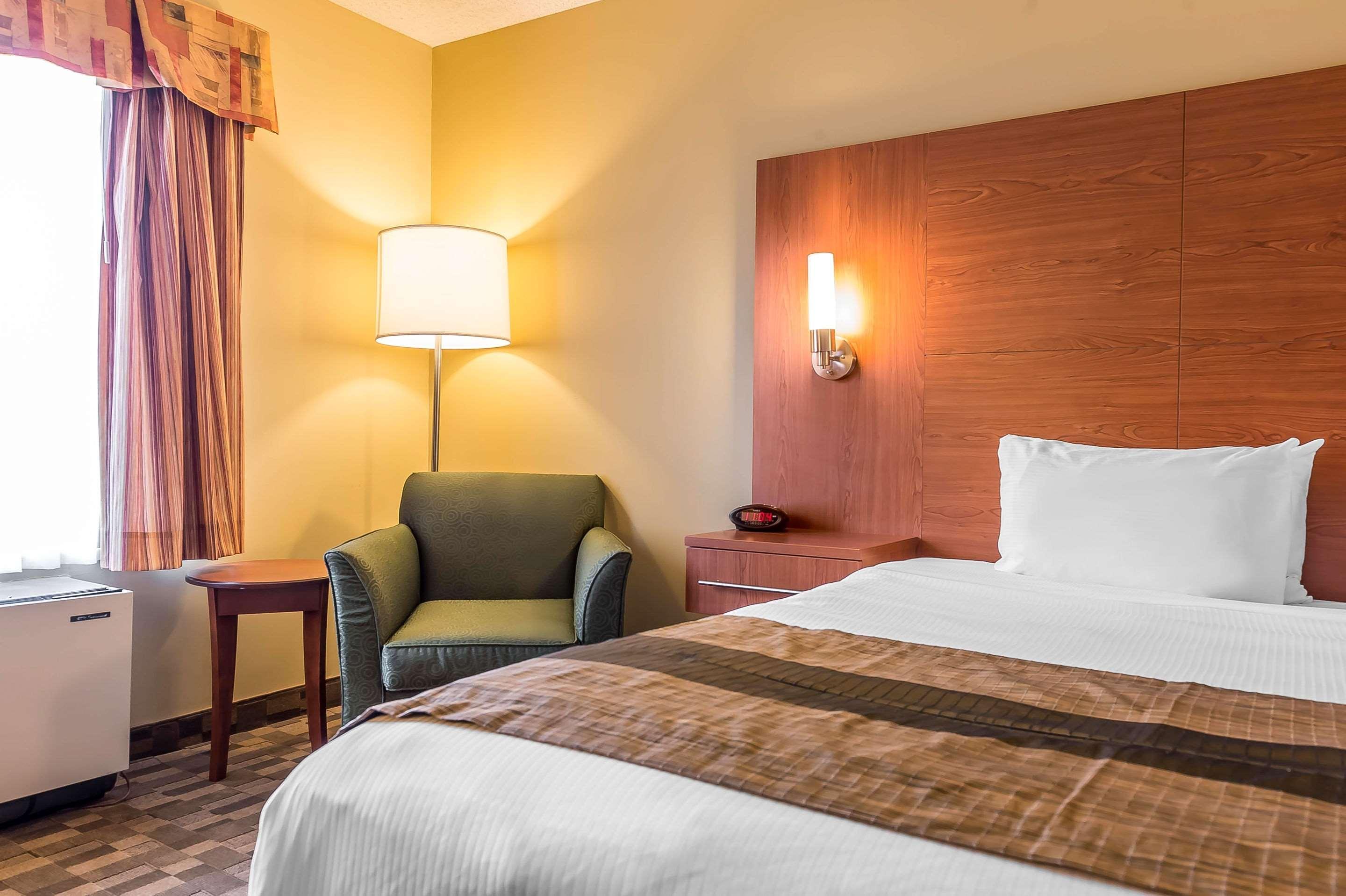 Quality Inn & Suites Hawkesbury Esterno foto