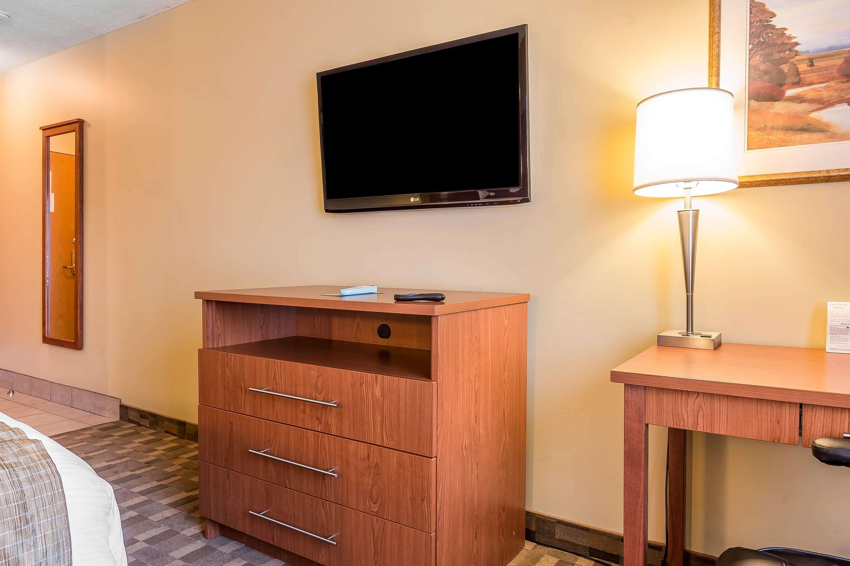Quality Inn & Suites Hawkesbury Esterno foto