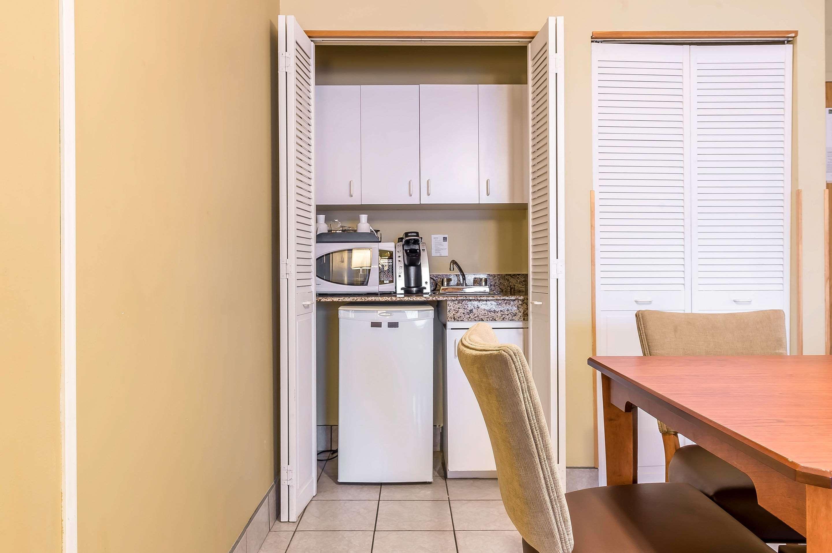 Quality Inn & Suites Hawkesbury Esterno foto