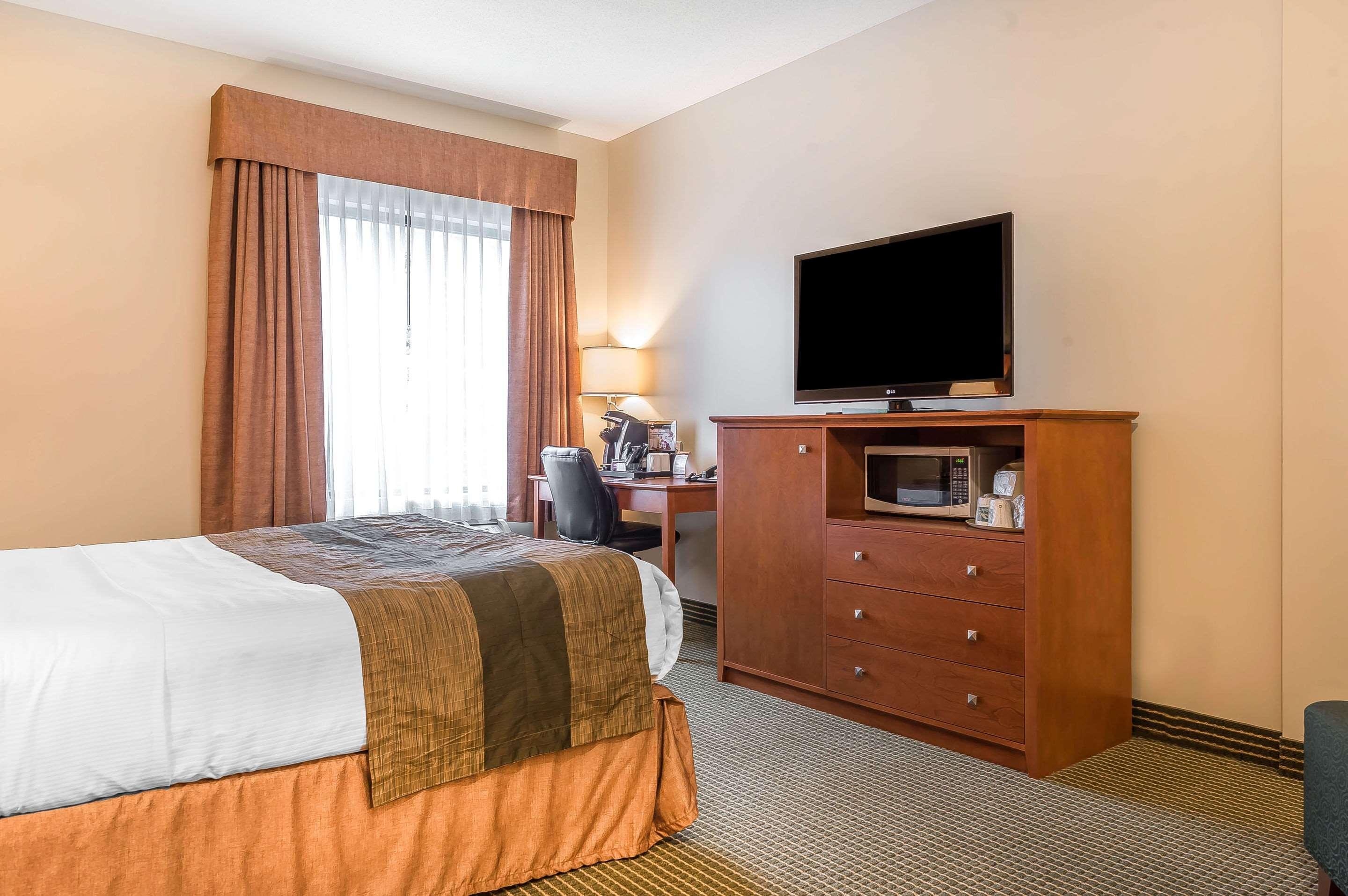 Quality Inn & Suites Hawkesbury Esterno foto