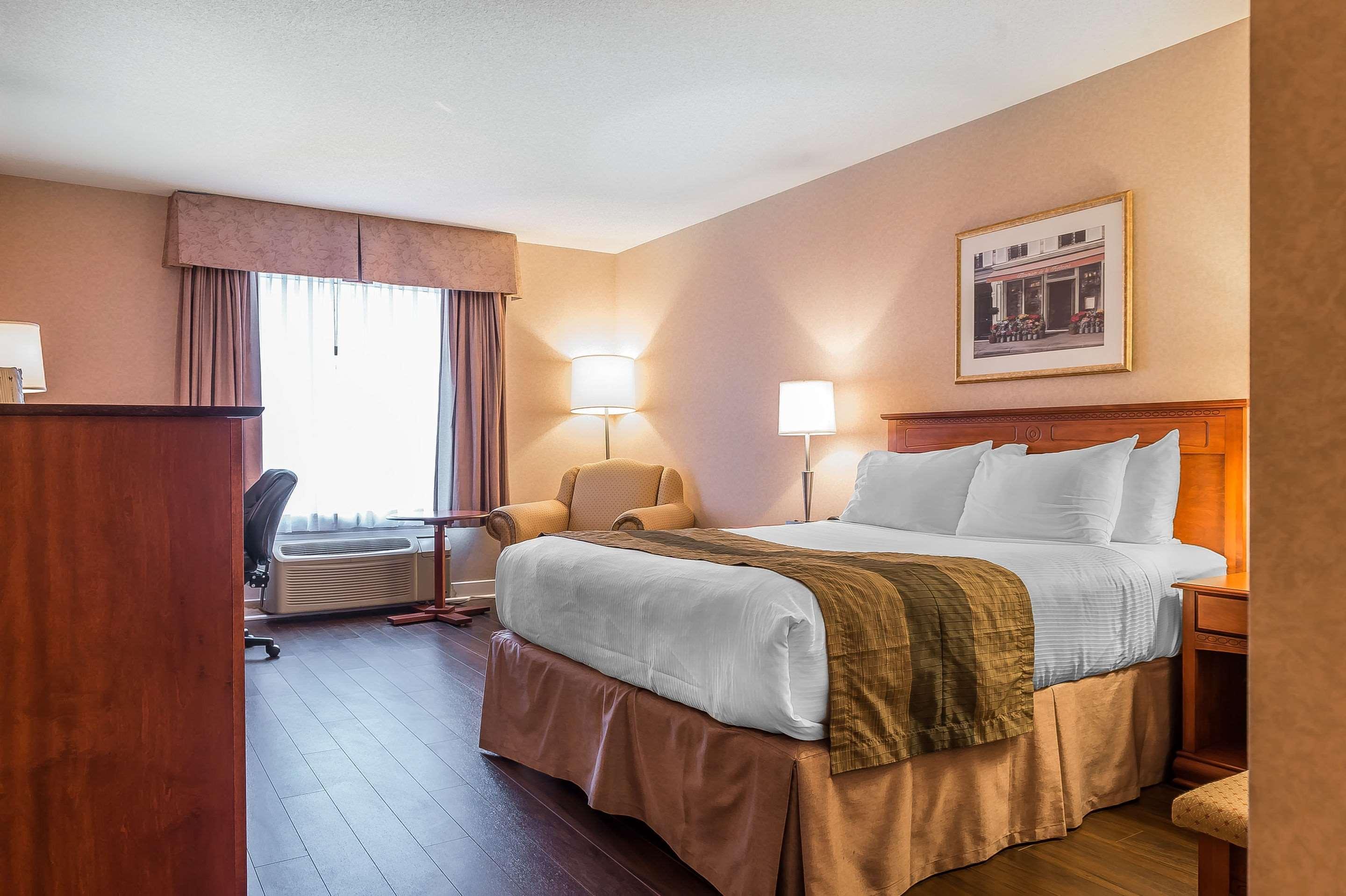 Quality Inn & Suites Hawkesbury Esterno foto