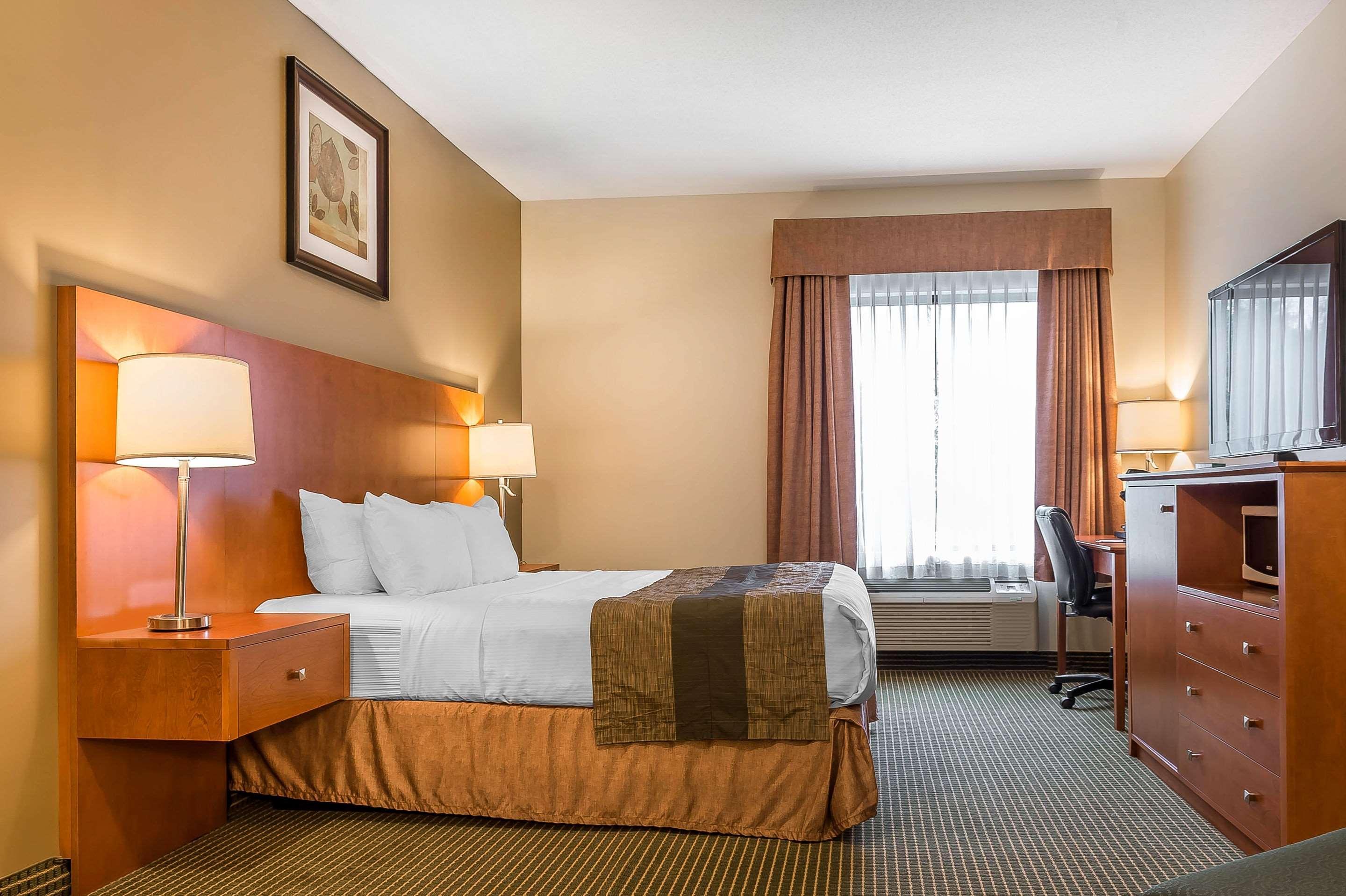 Quality Inn & Suites Hawkesbury Esterno foto