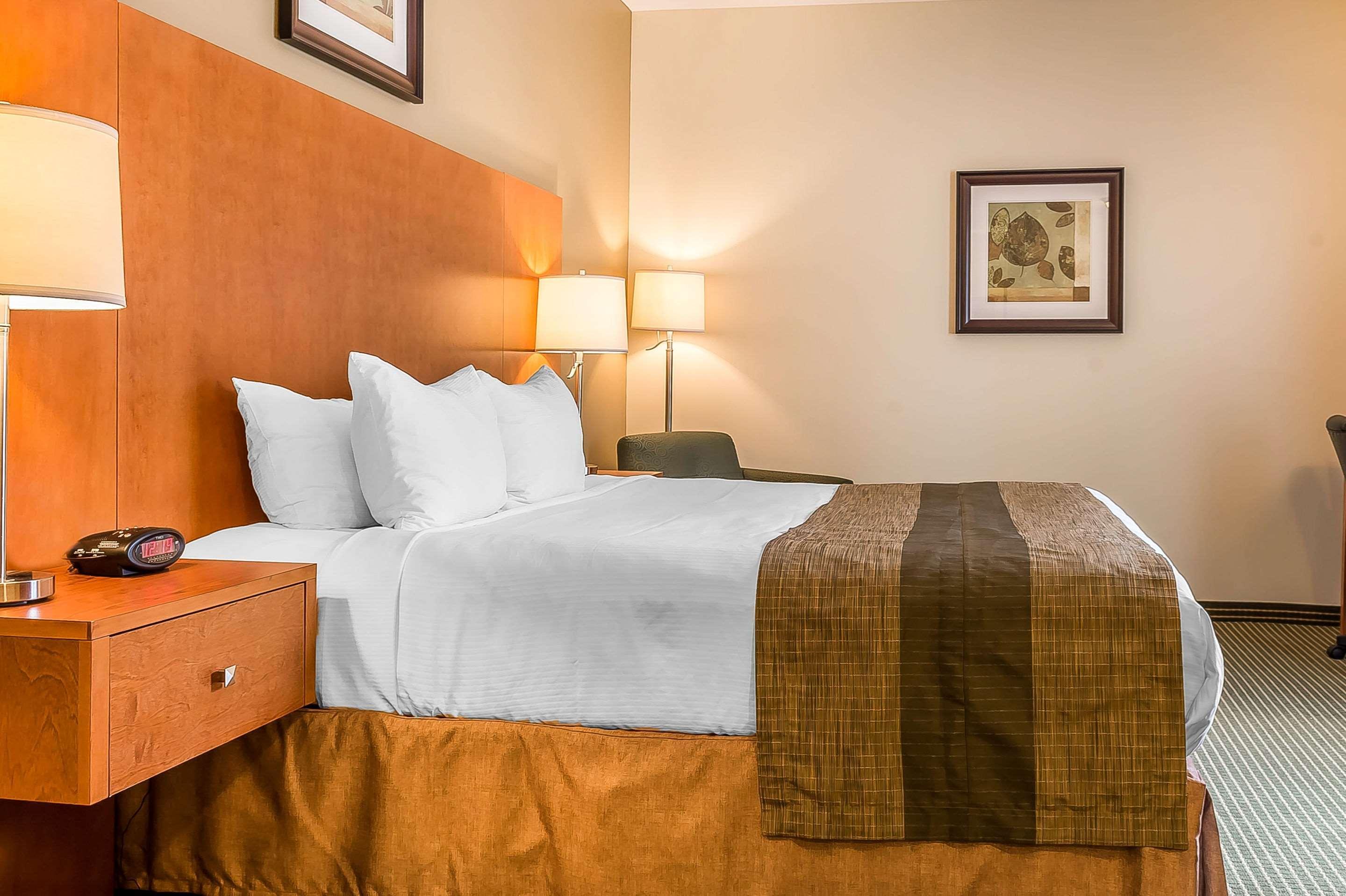 Quality Inn & Suites Hawkesbury Esterno foto