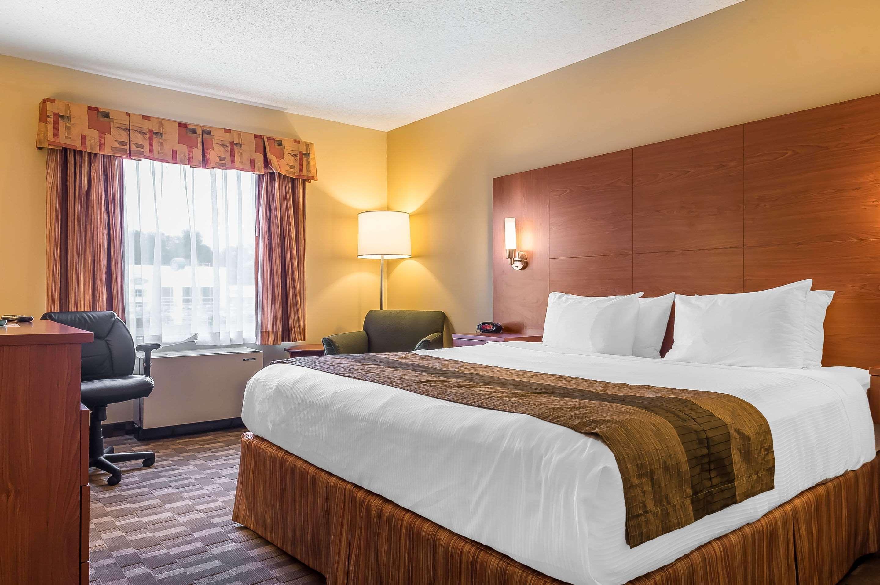 Quality Inn & Suites Hawkesbury Esterno foto