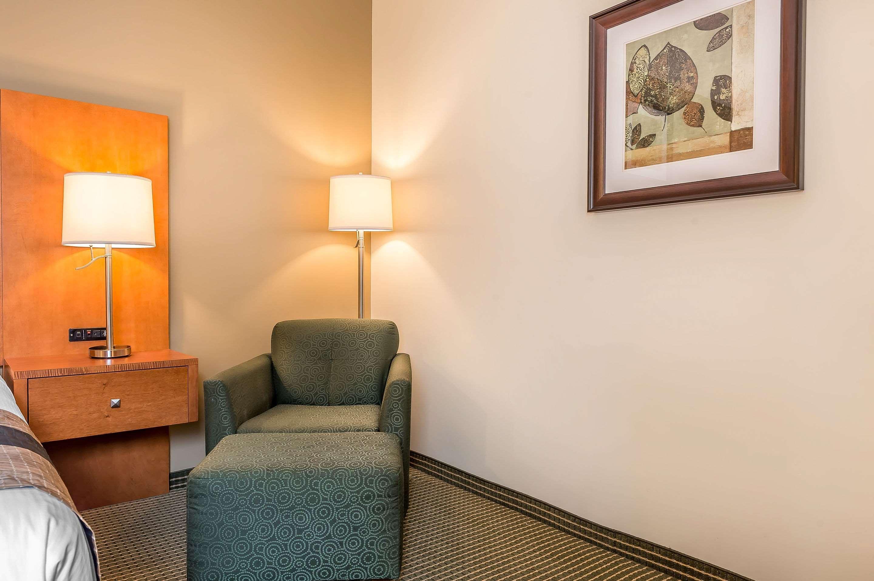Quality Inn & Suites Hawkesbury Esterno foto