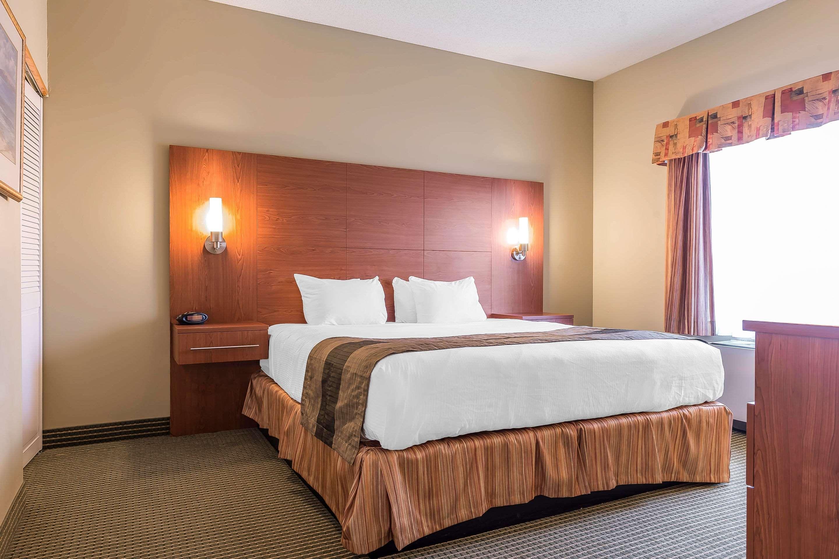 Quality Inn & Suites Hawkesbury Esterno foto