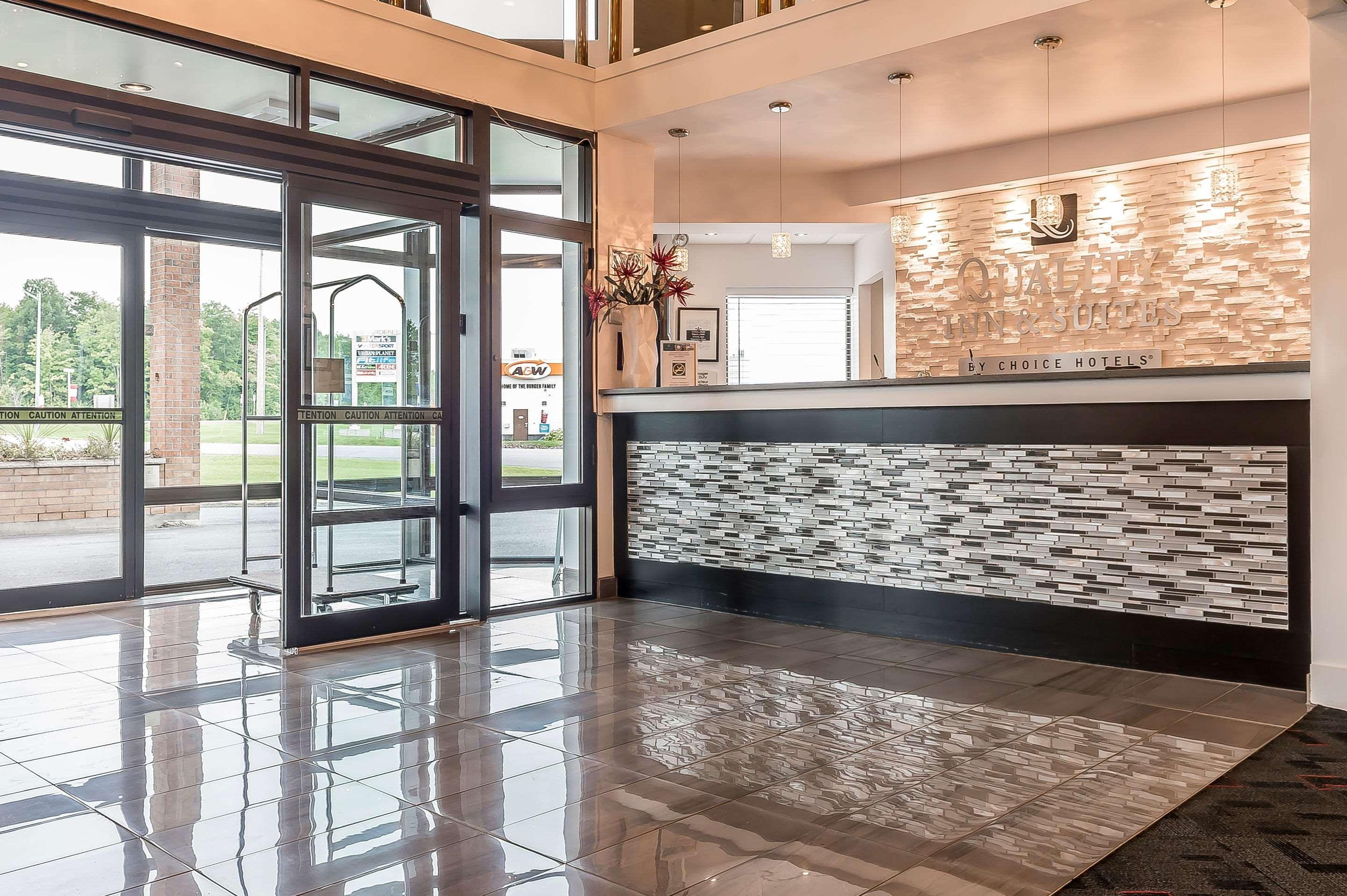 Quality Inn & Suites Hawkesbury Esterno foto