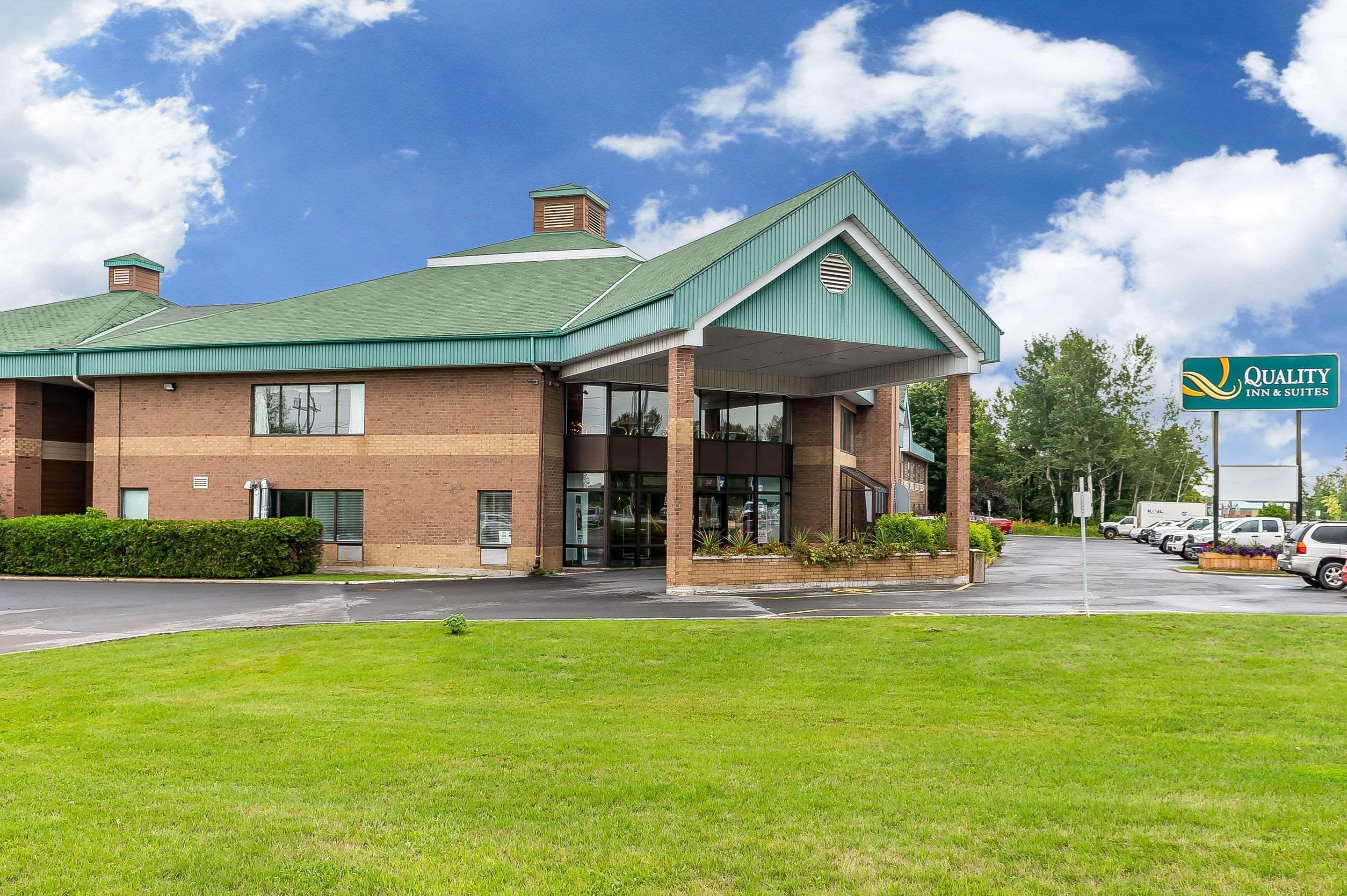 Quality Inn & Suites Hawkesbury Esterno foto