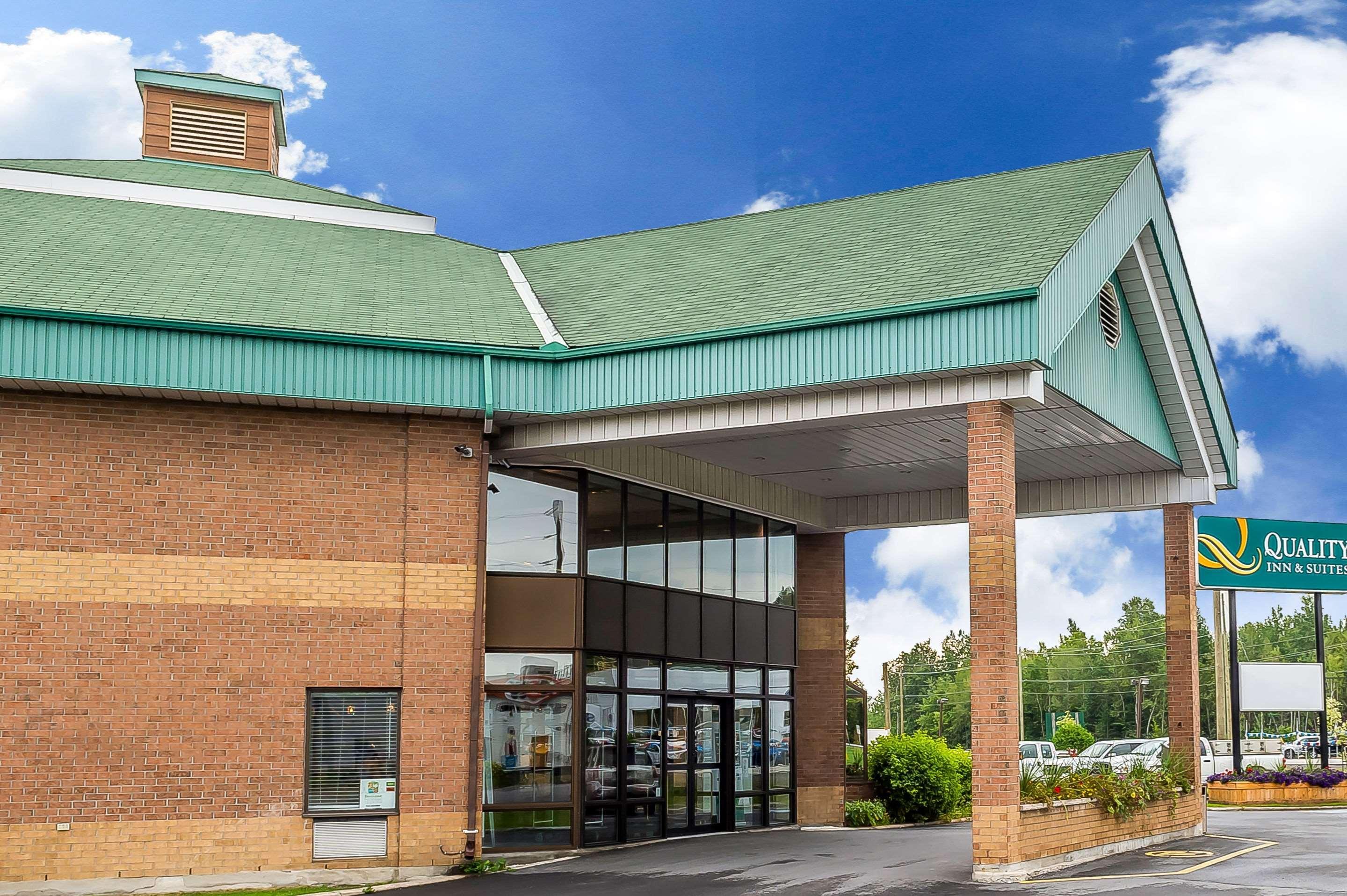 Quality Inn & Suites Hawkesbury Esterno foto