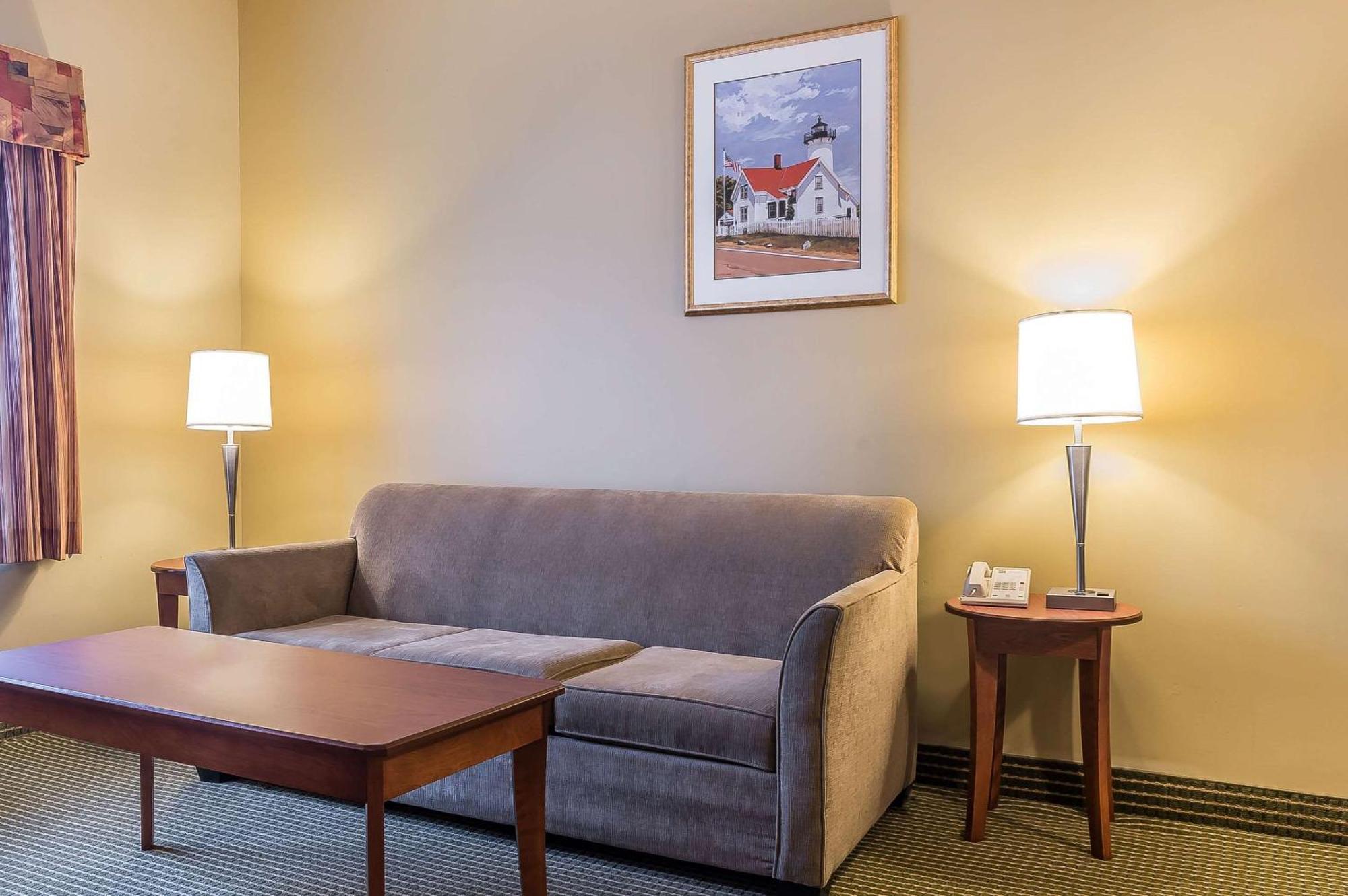 Quality Inn & Suites Hawkesbury Esterno foto