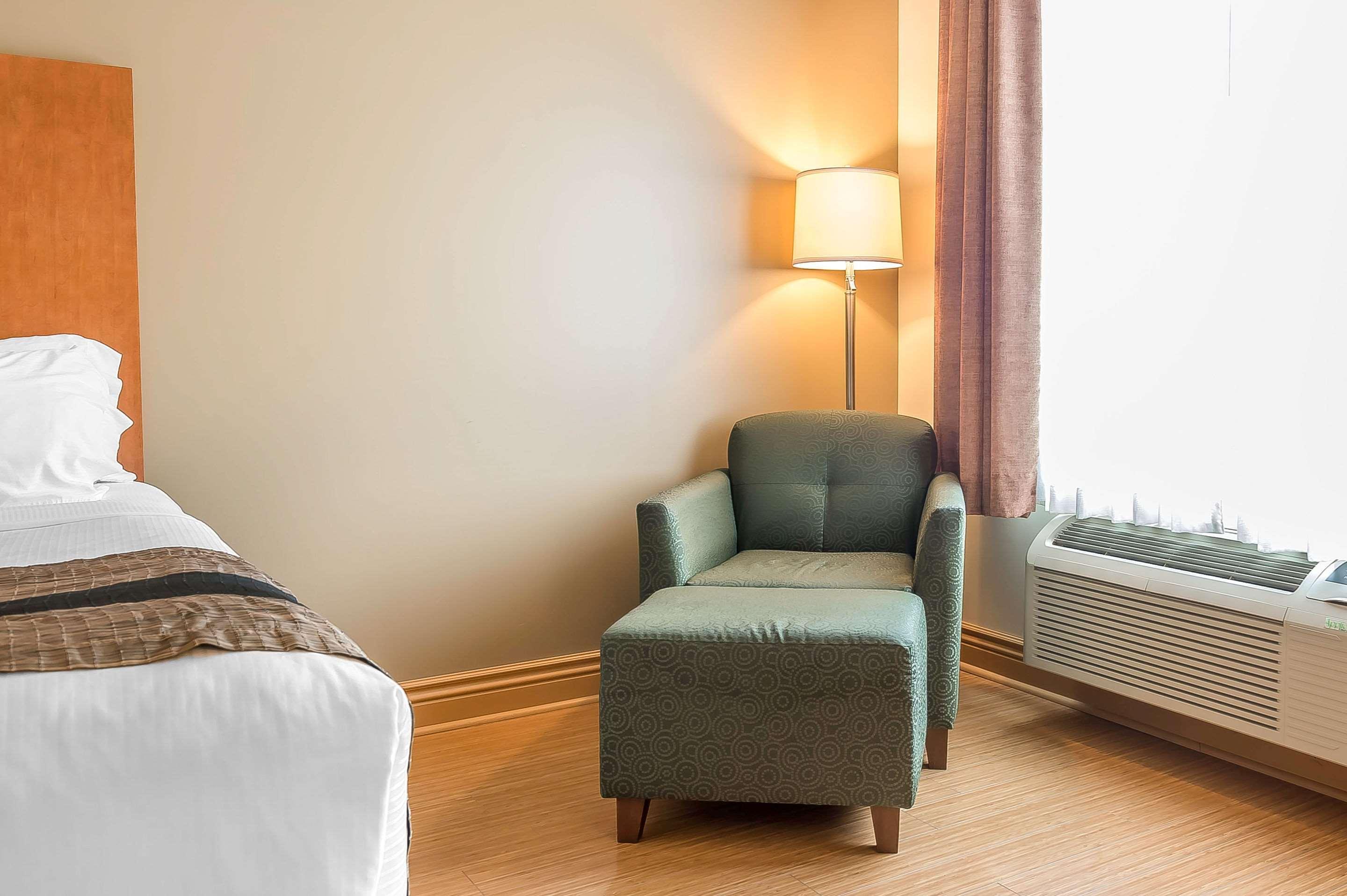 Quality Inn & Suites Hawkesbury Esterno foto