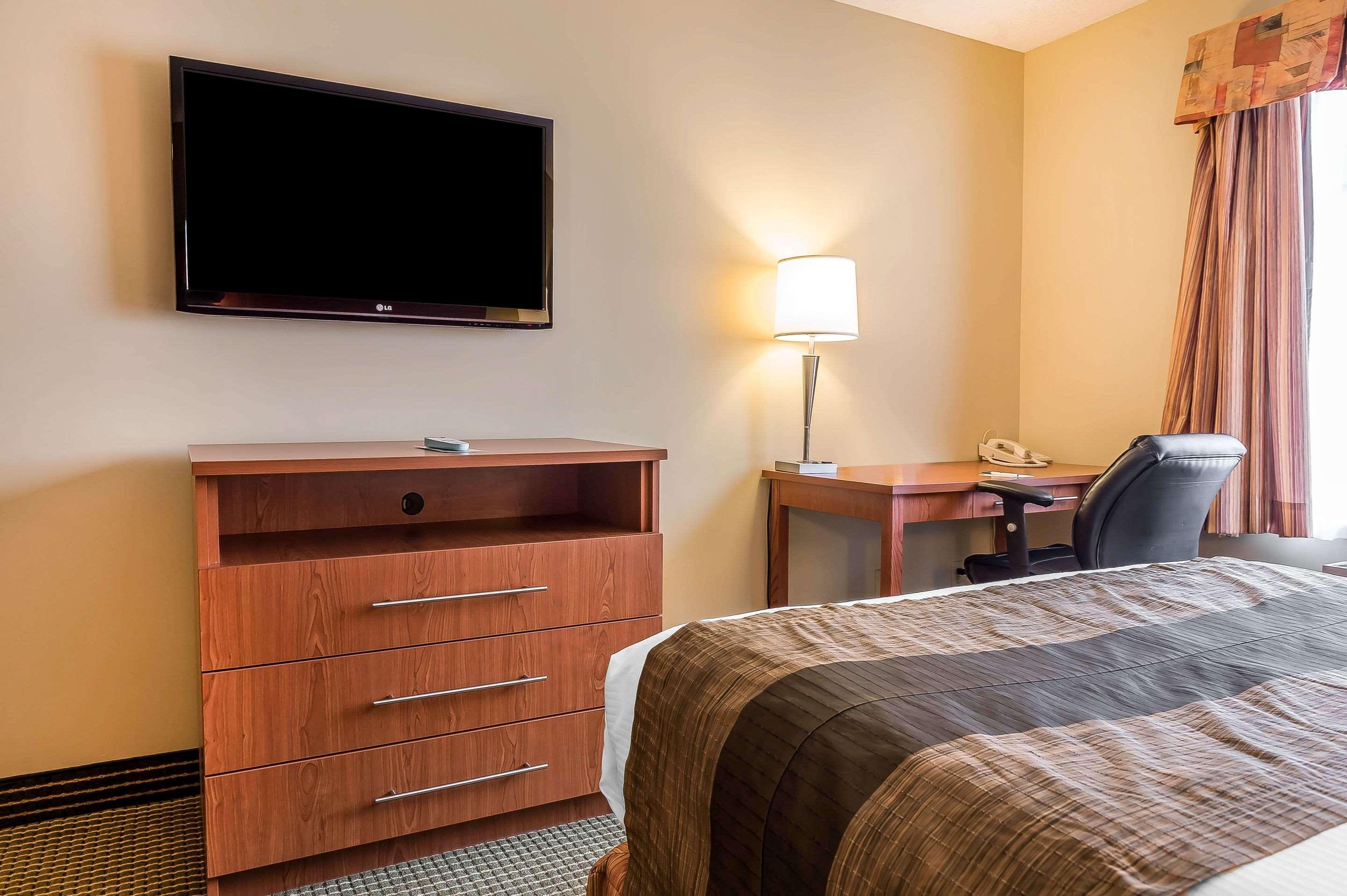 Quality Inn & Suites Hawkesbury Esterno foto