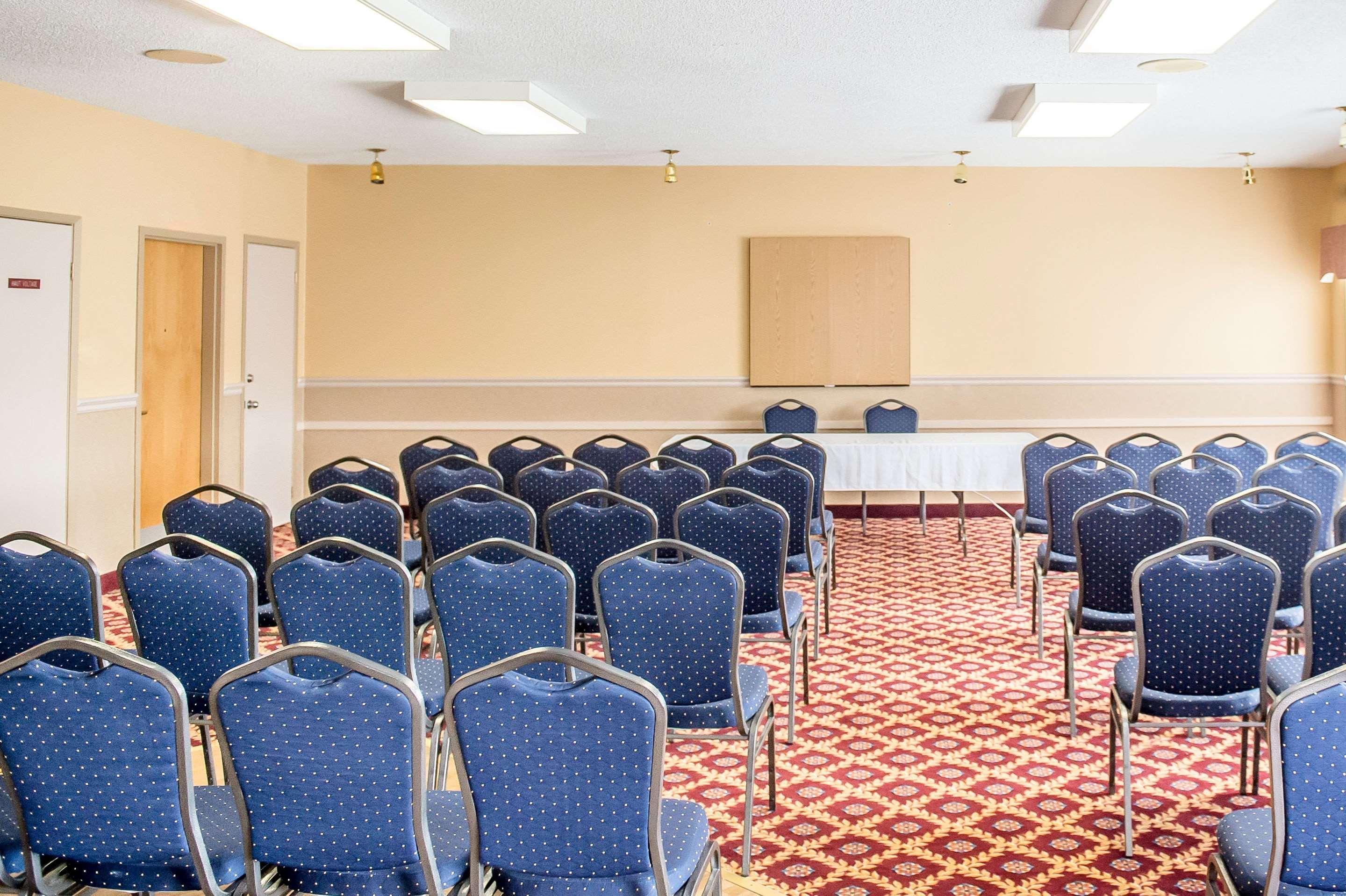 Quality Inn & Suites Hawkesbury Esterno foto