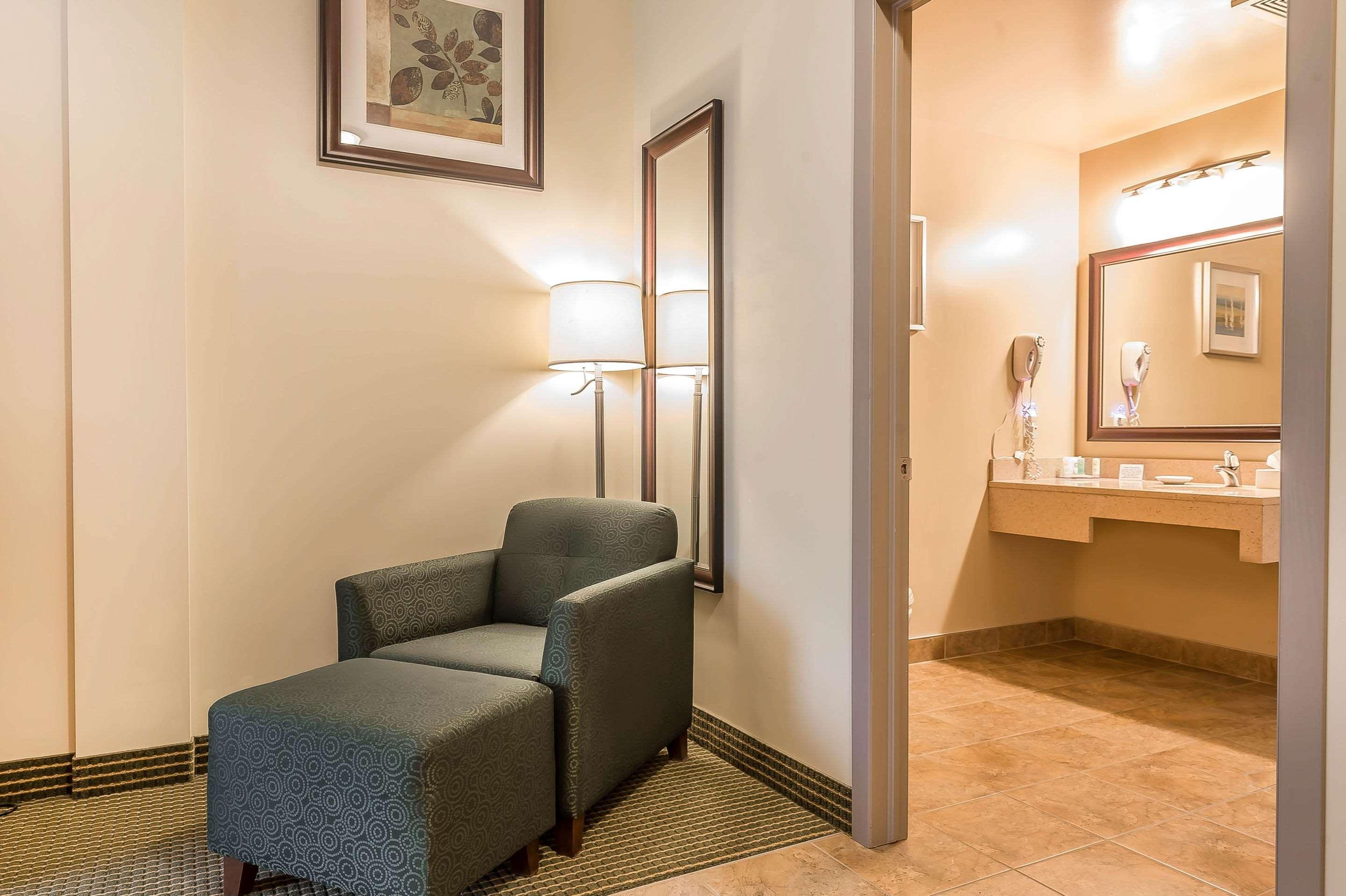 Quality Inn & Suites Hawkesbury Esterno foto