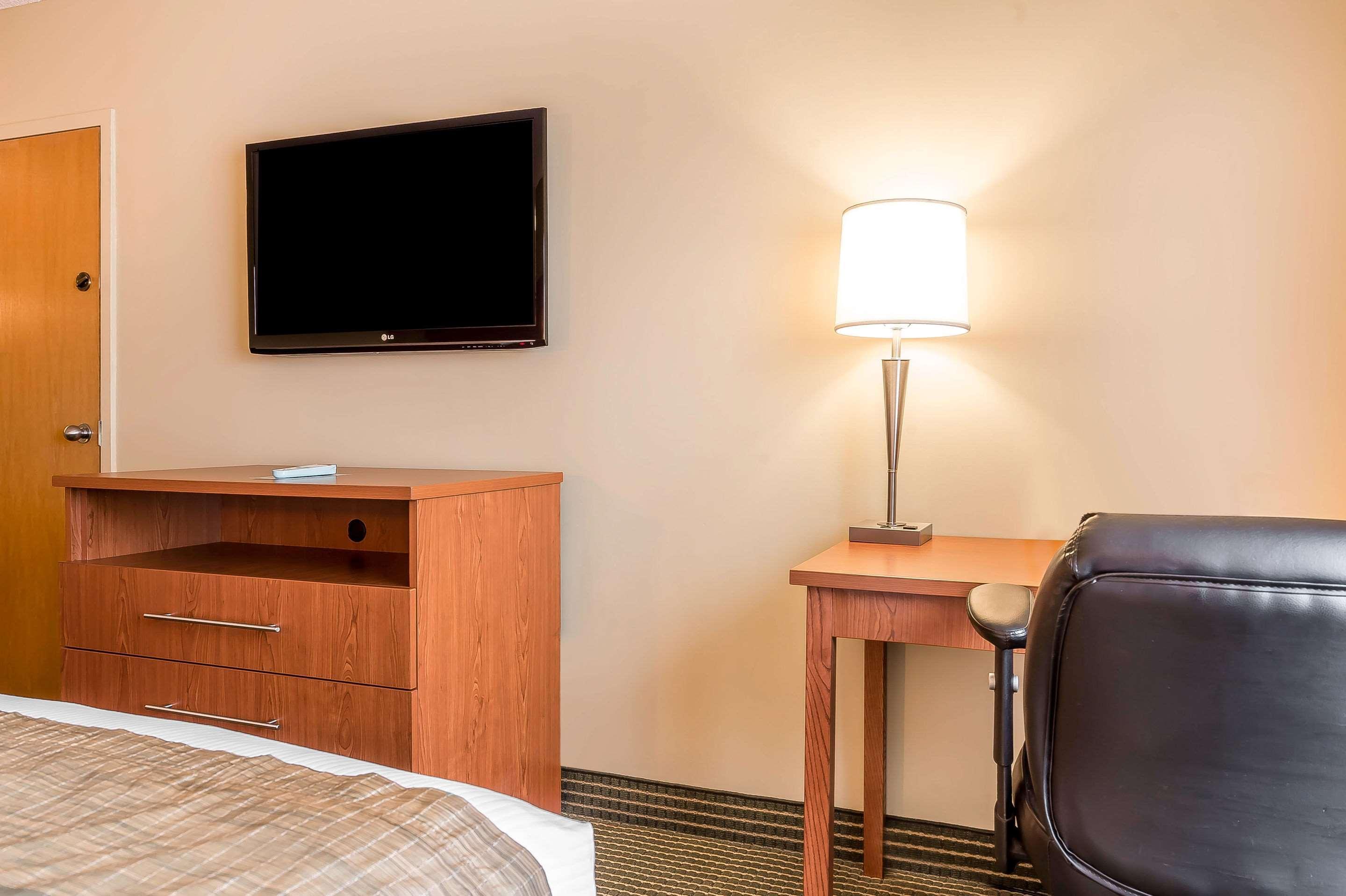 Quality Inn & Suites Hawkesbury Esterno foto