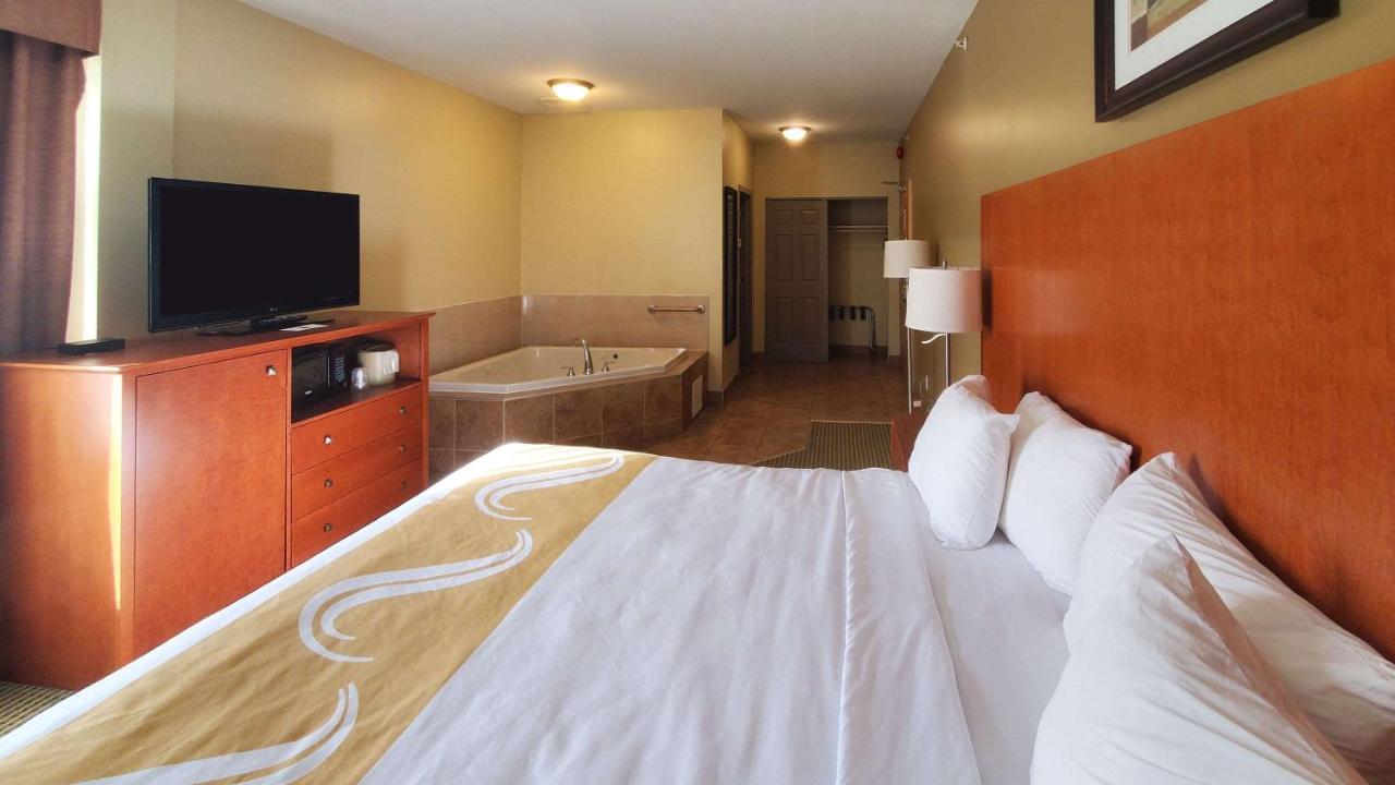 Quality Inn & Suites Hawkesbury Esterno foto