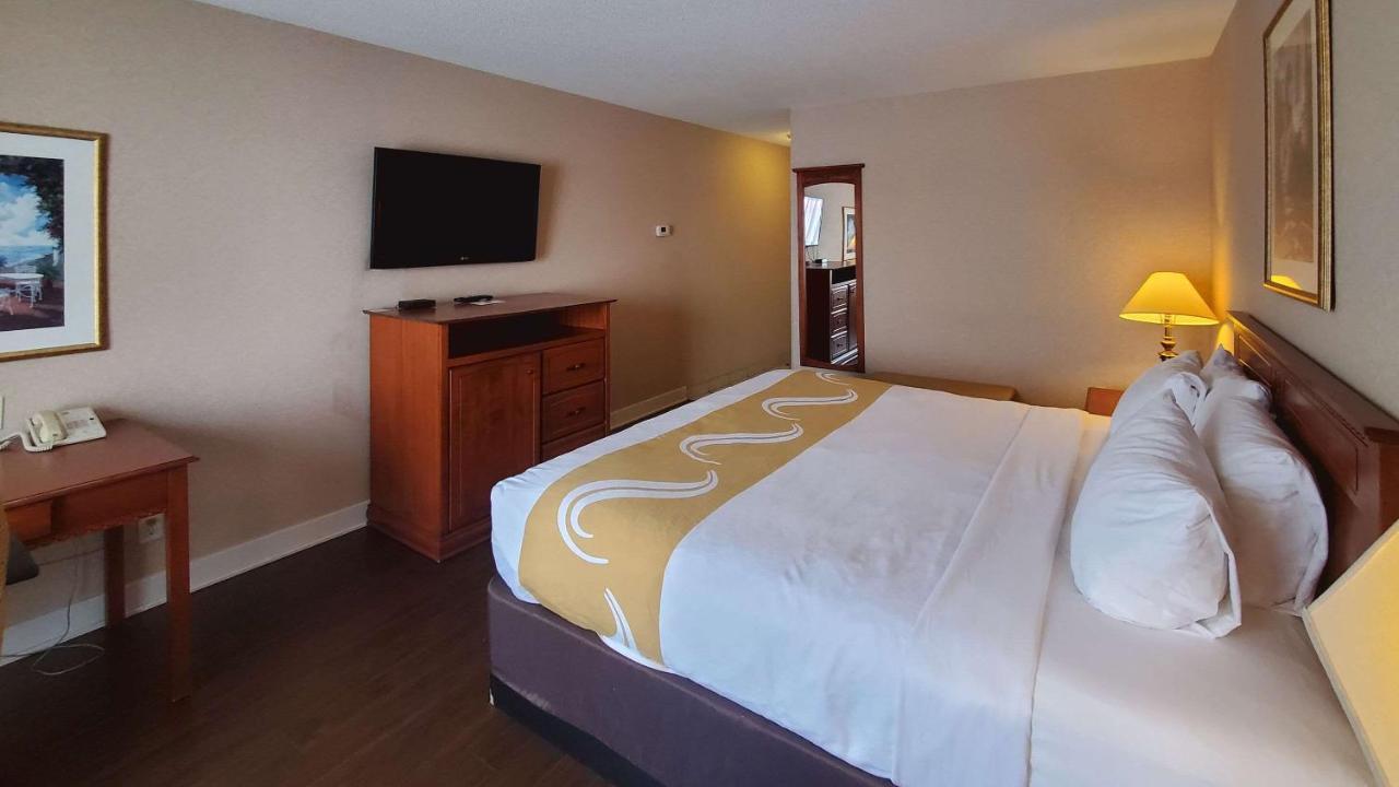 Quality Inn & Suites Hawkesbury Esterno foto