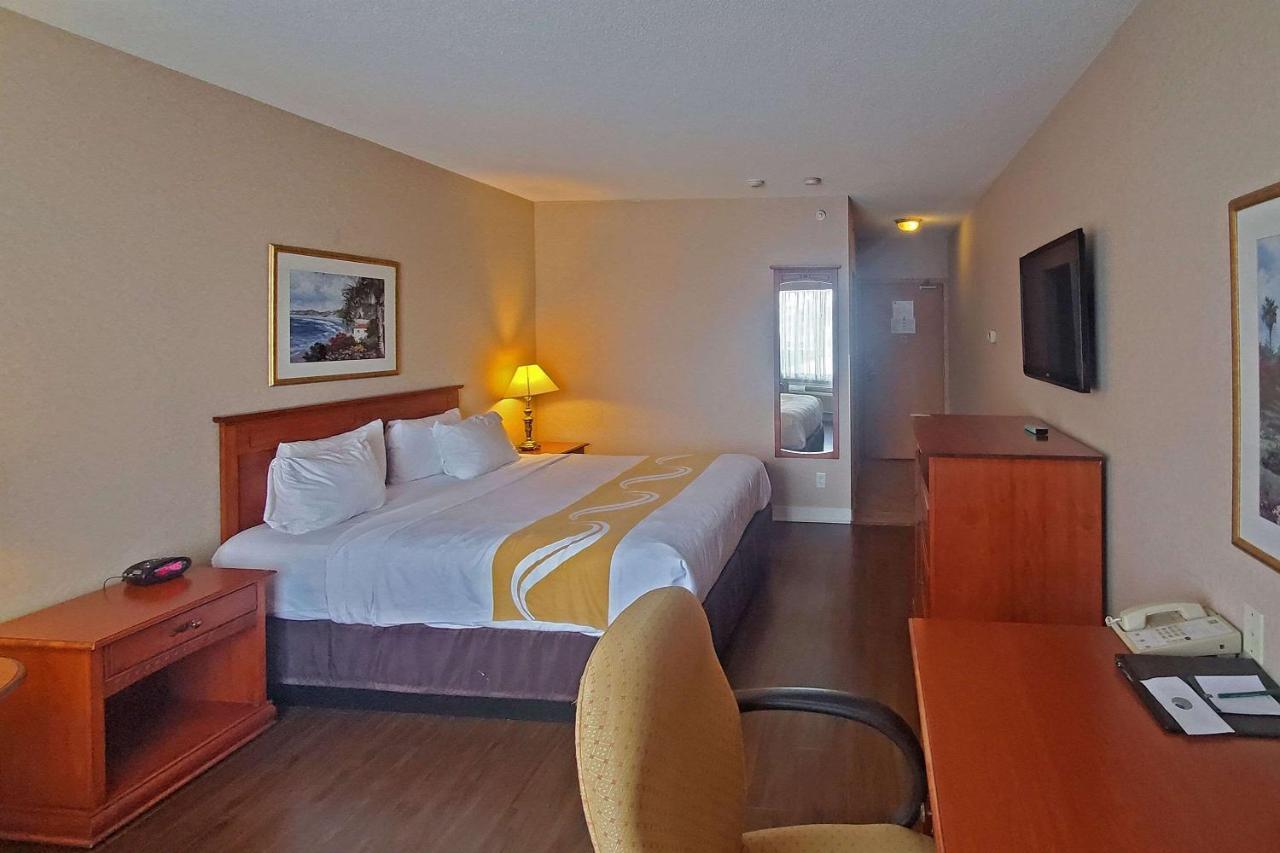 Quality Inn & Suites Hawkesbury Esterno foto