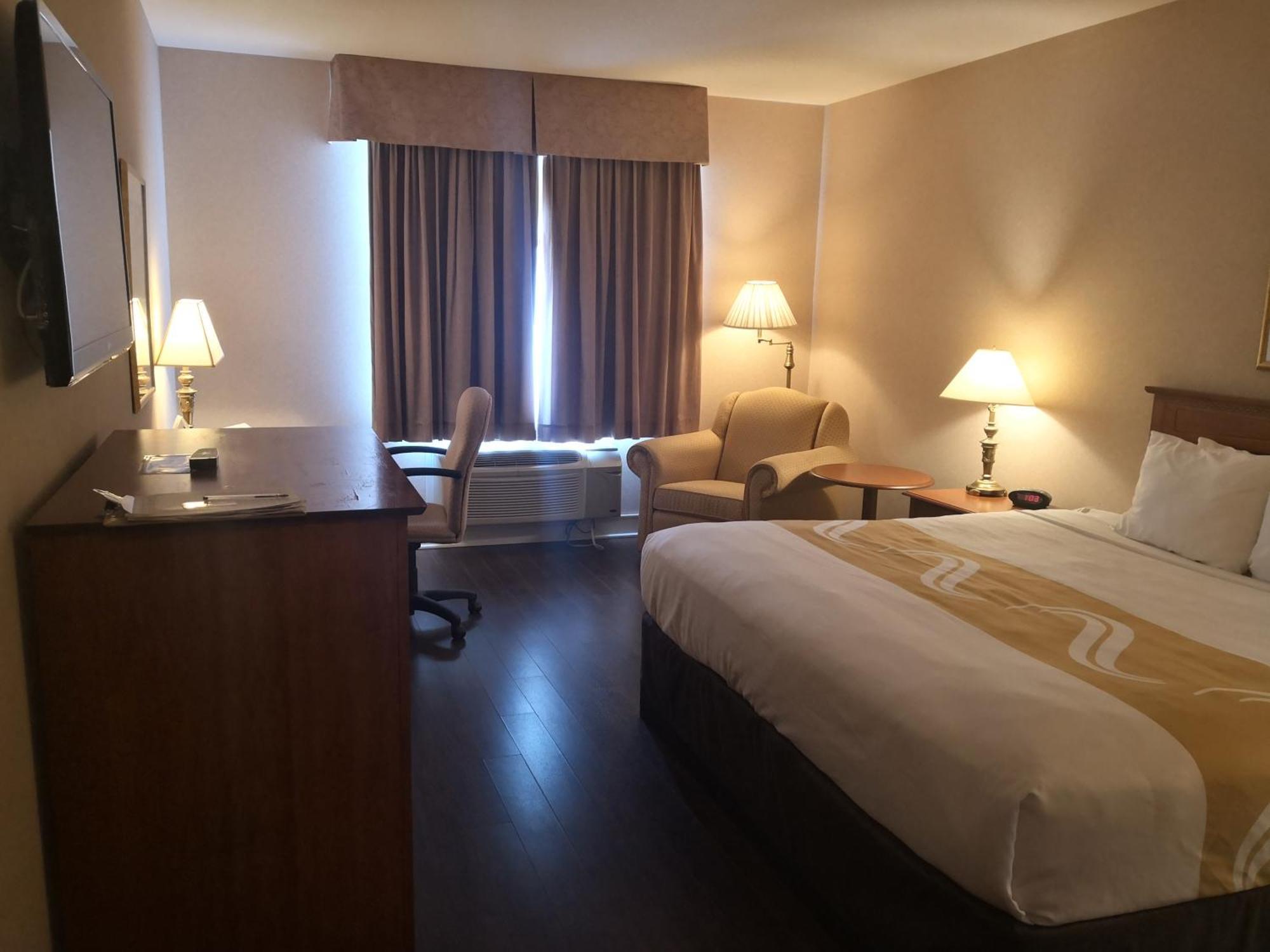 Quality Inn & Suites Hawkesbury Esterno foto