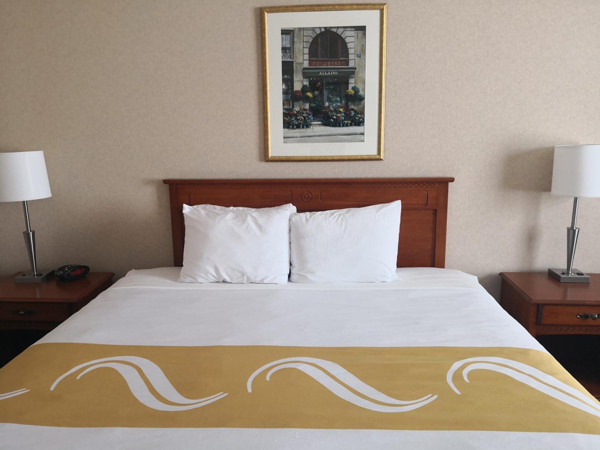 Quality Inn & Suites Hawkesbury Esterno foto