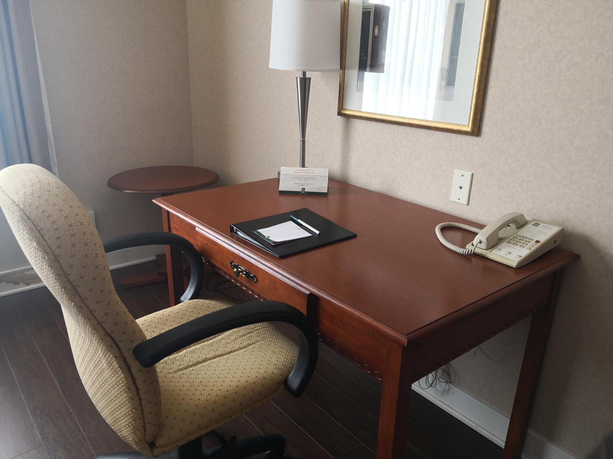 Quality Inn & Suites Hawkesbury Esterno foto