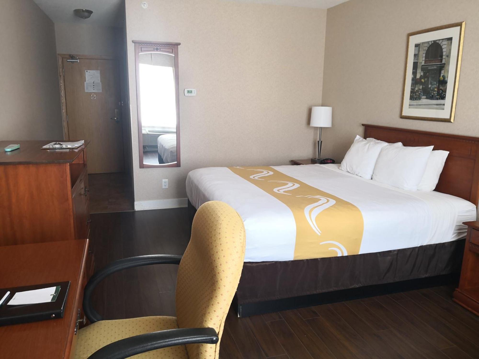 Quality Inn & Suites Hawkesbury Esterno foto