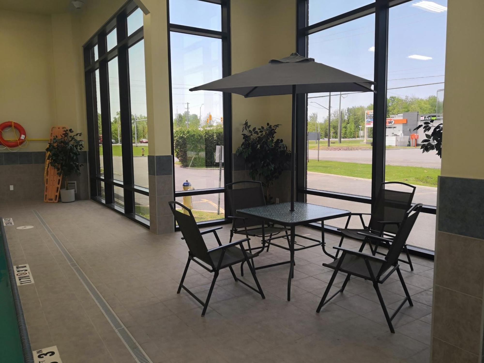 Quality Inn & Suites Hawkesbury Esterno foto