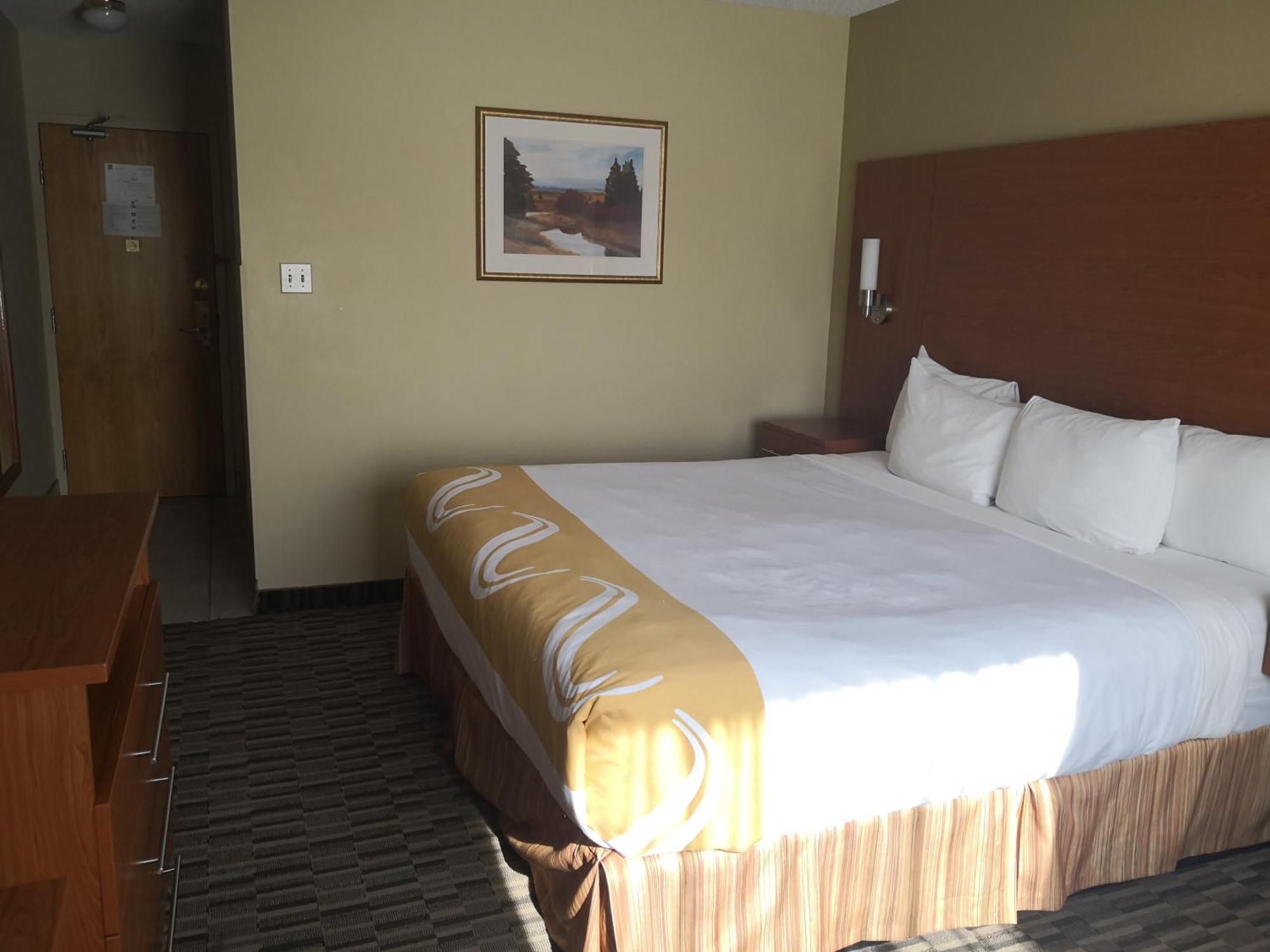 Quality Inn & Suites Hawkesbury Esterno foto