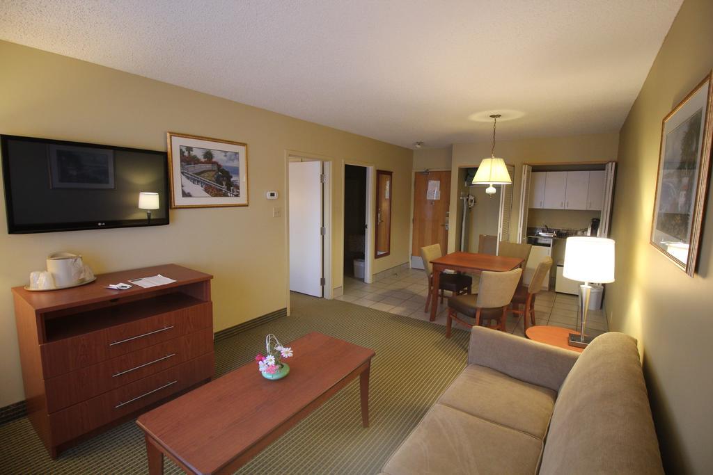 Quality Inn & Suites Hawkesbury Esterno foto