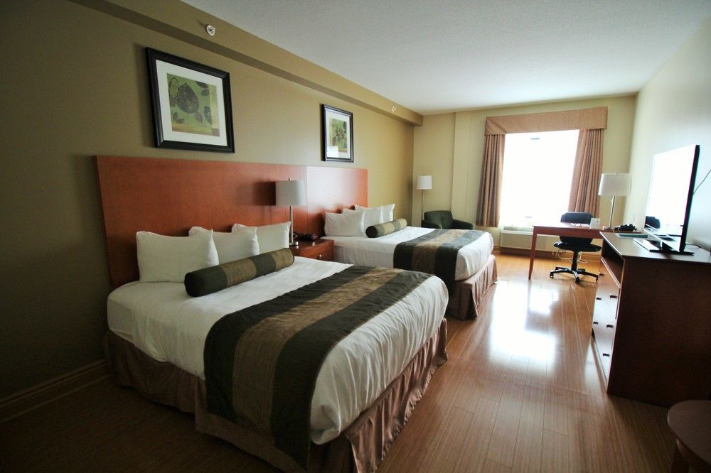 Quality Inn & Suites Hawkesbury Esterno foto