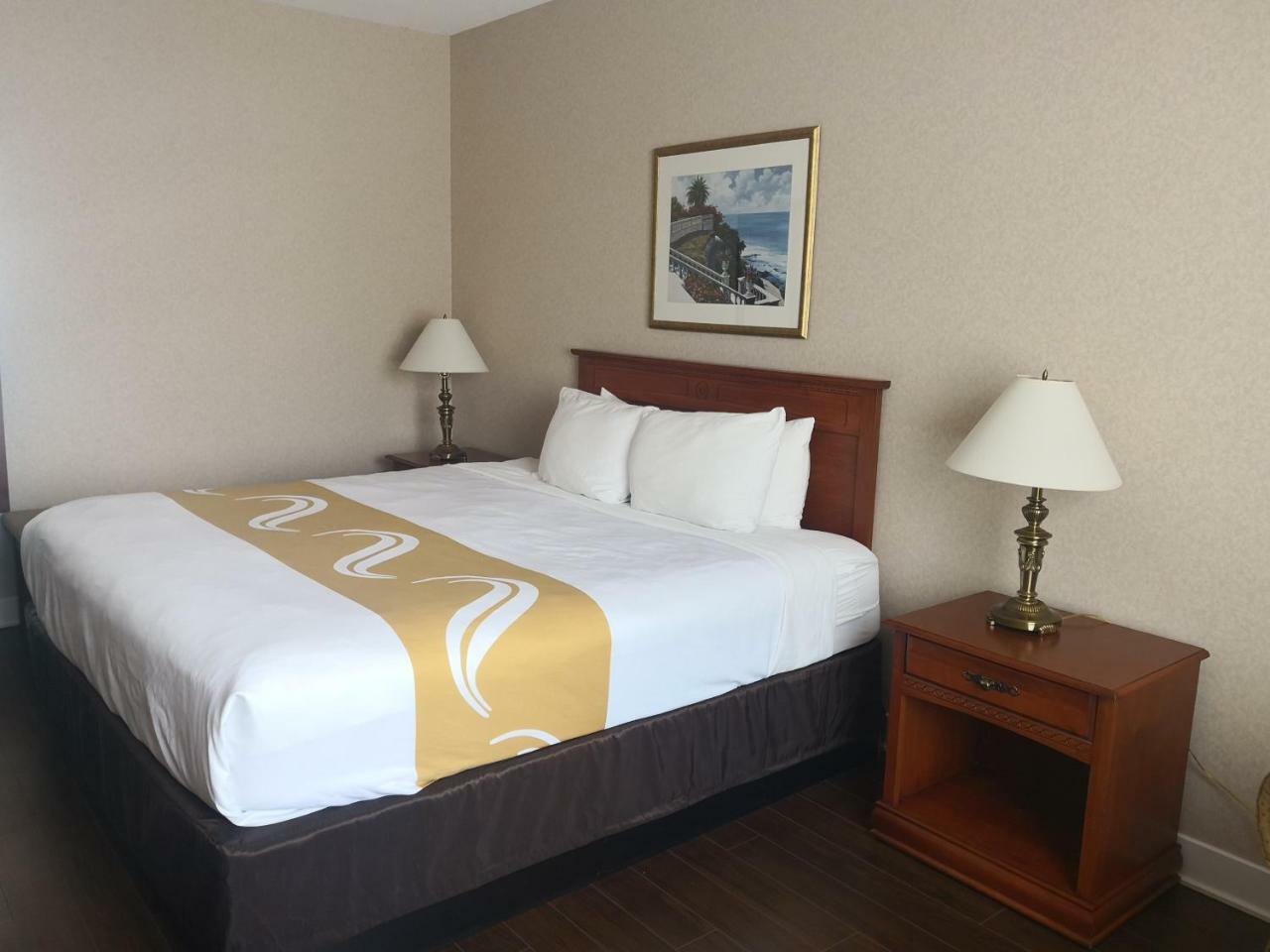 Quality Inn & Suites Hawkesbury Esterno foto