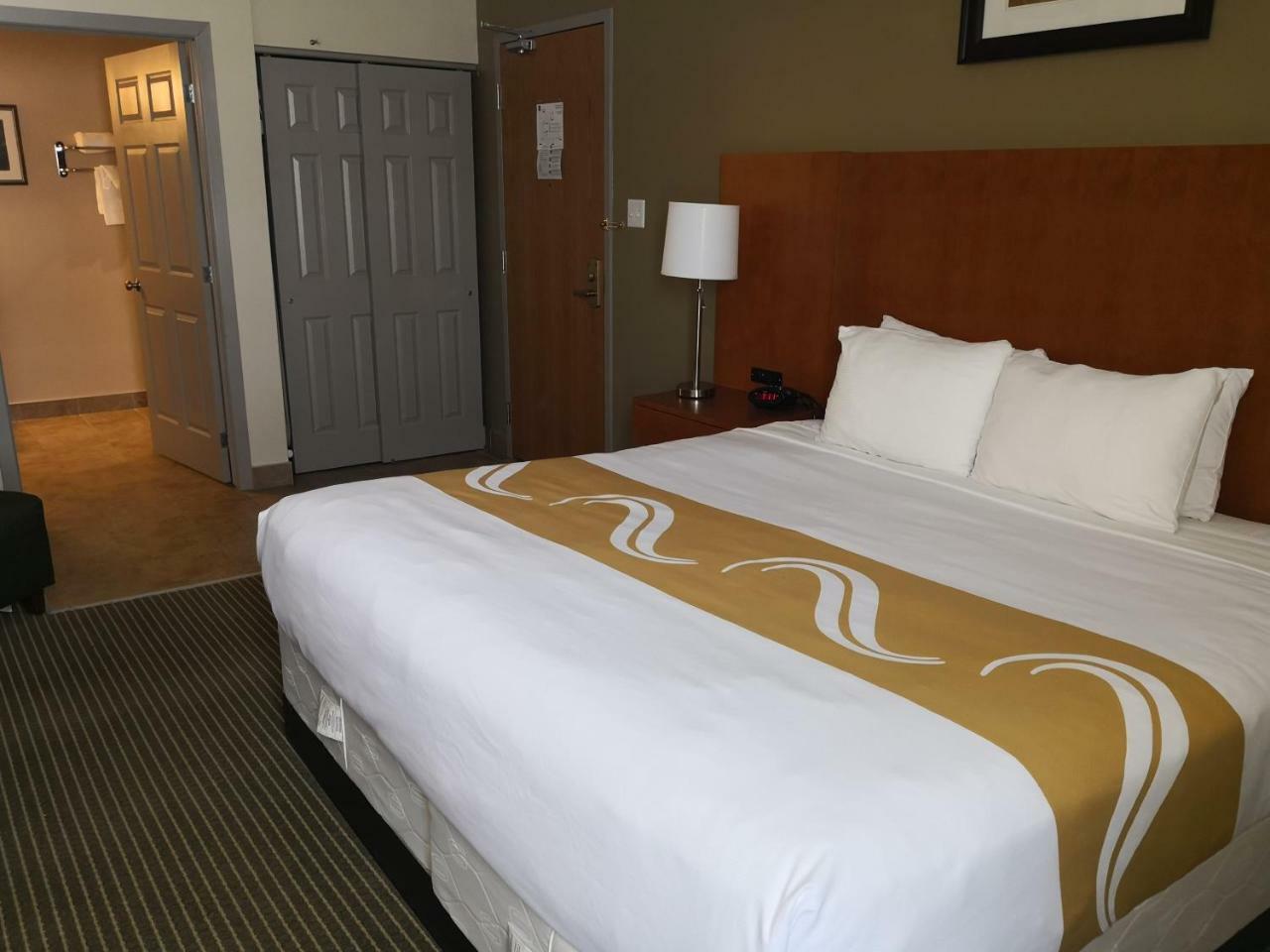 Quality Inn & Suites Hawkesbury Esterno foto